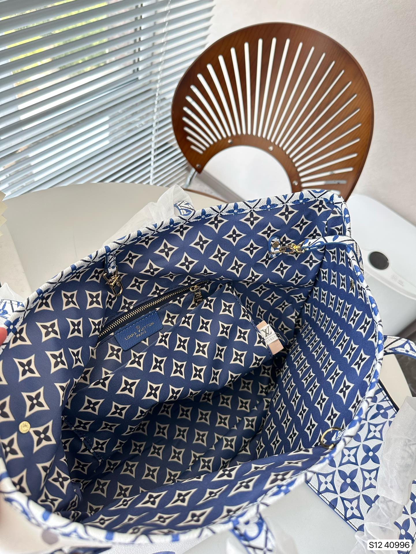 Luxury Bags Louis Vuitton  842