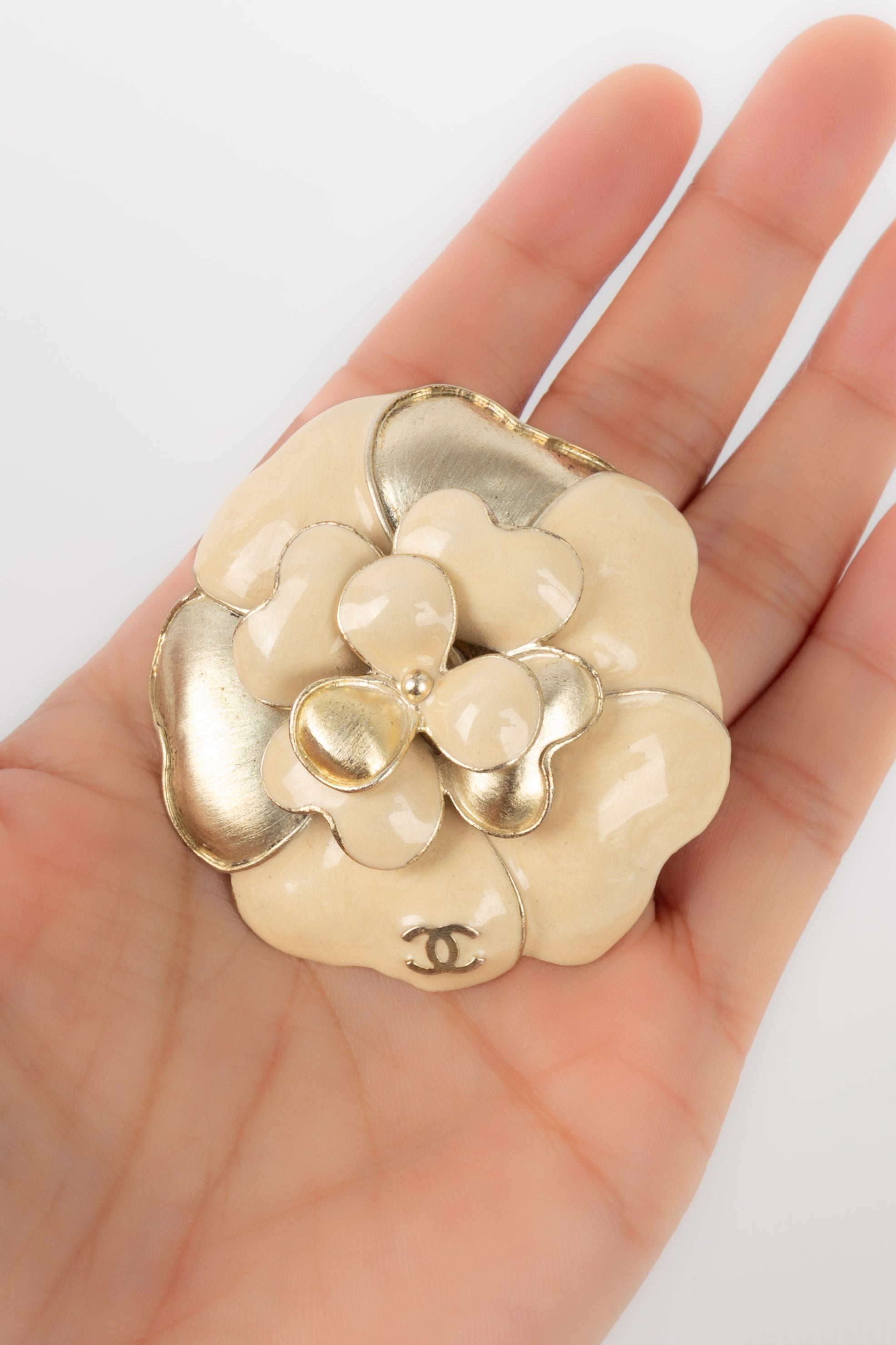 Broche camélia Chanel 2007