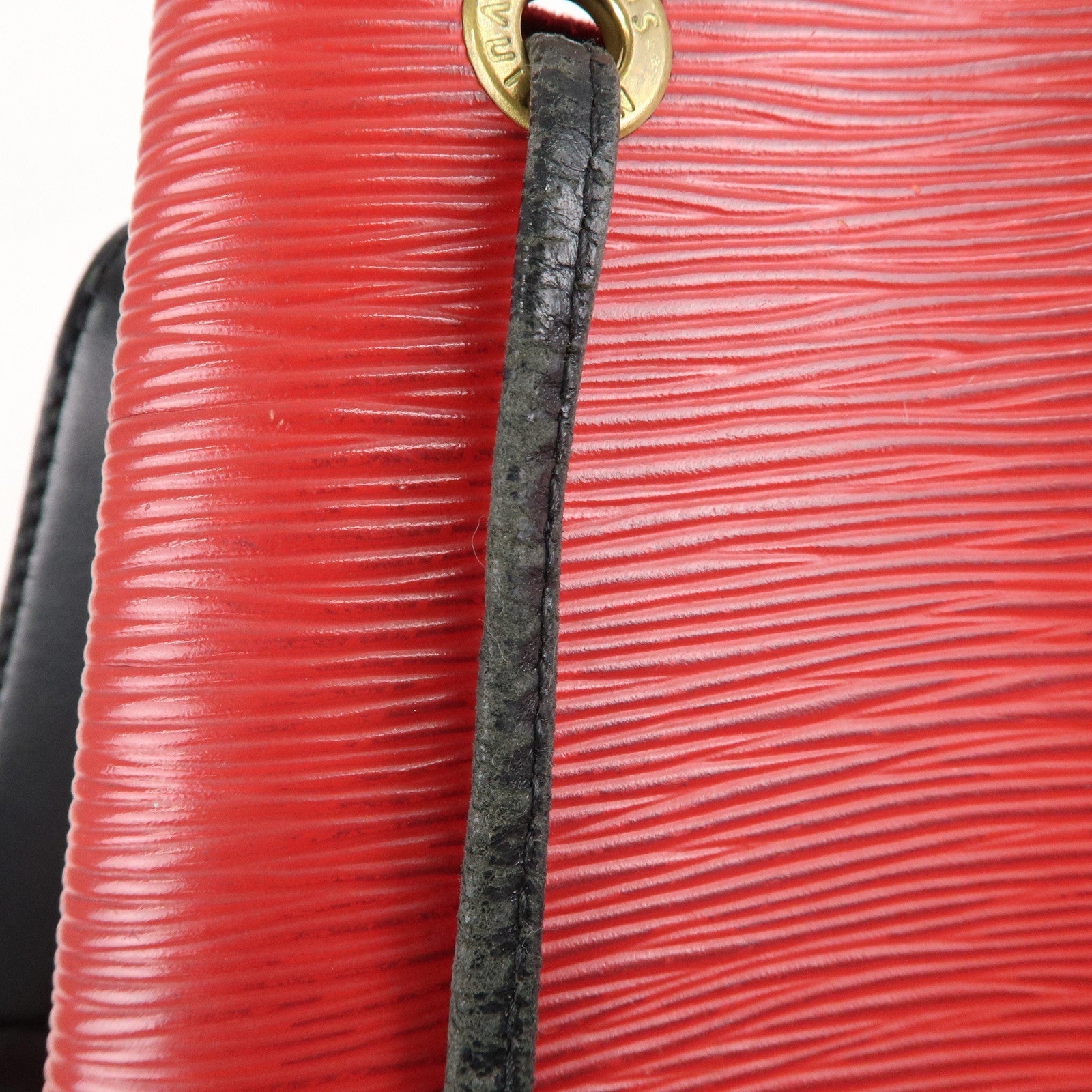 Louis Vuitton Epi Petit Noe Shoulder Bag Noir Castilian Red M44172