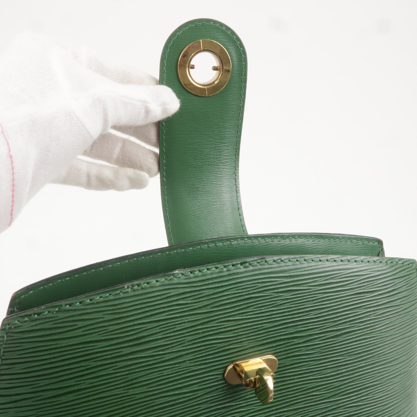 Louis Vuitton Epi Cluny Shoulder Bag Borneo Green M52254