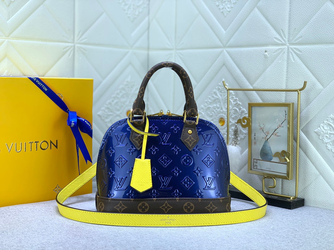 Luxury Bags Louis Vuitton  835