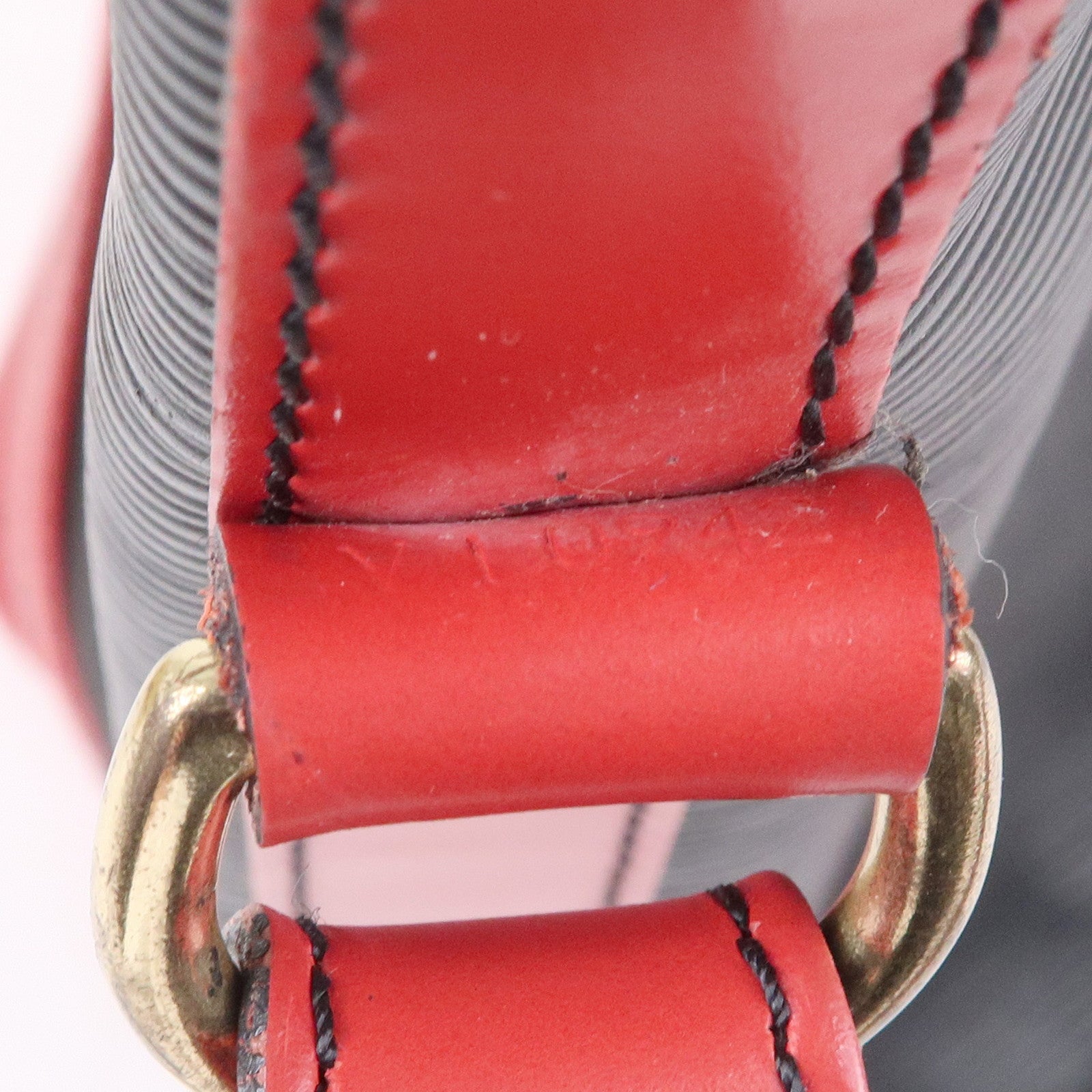 Louis Vuitton Epi Noe Shoulder Bag Noir Castilian Red M44017