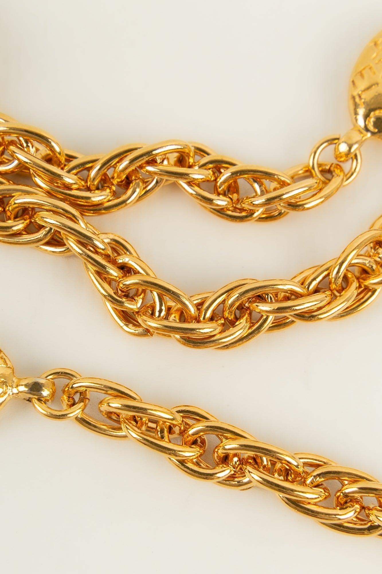 Collier / sautoir en m��tal dor�� Chanel