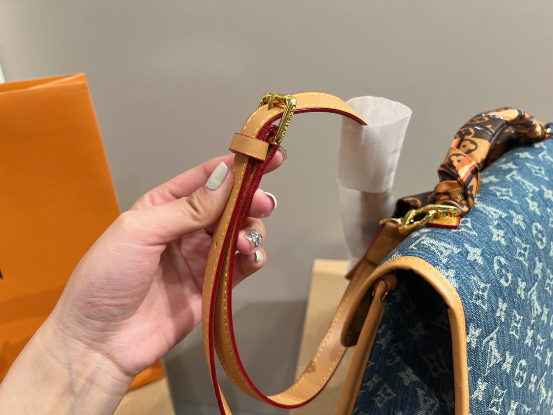 Luxury Bags Louis Vuitton  729