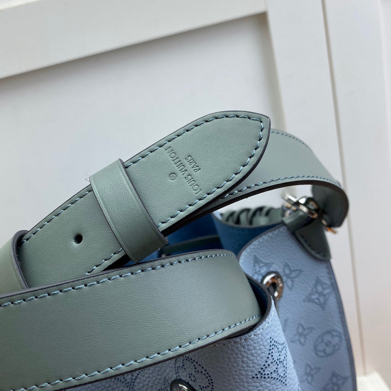 Louis Vuitton Luxury Bags 1822
