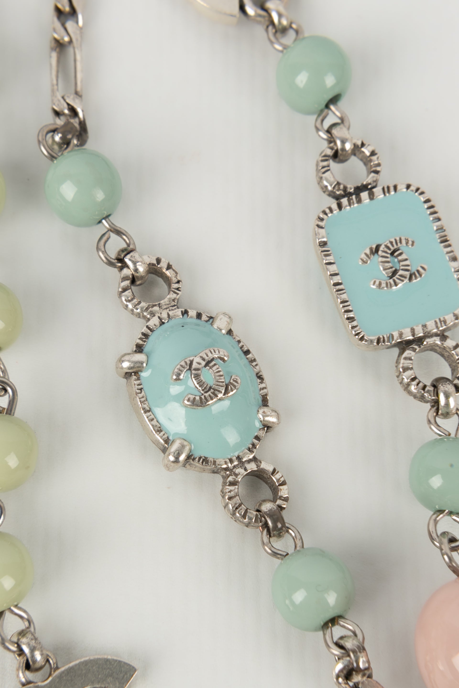 Collier pastel Chanel Croisi��re 2003