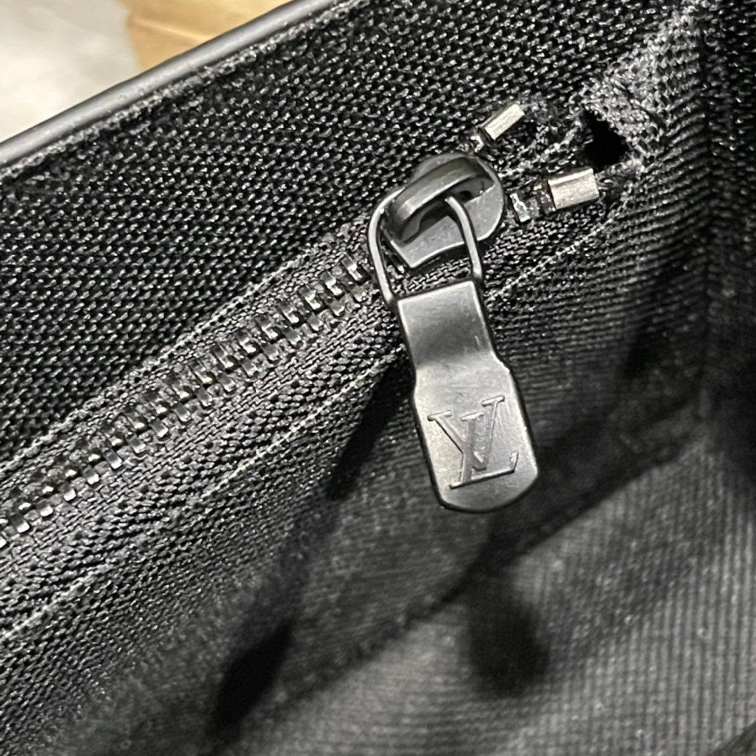 Luxury Bags Louis Vuitton  869