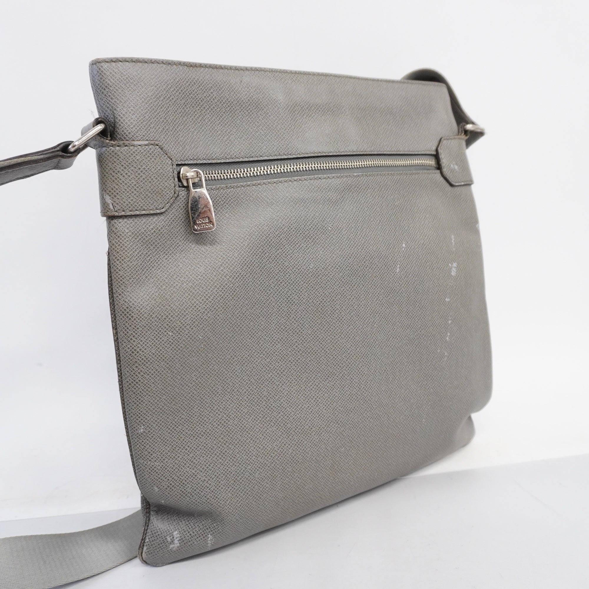 LOUIS VUITTONAuth  Taiga Sasha M32630 Men's Shoulder Bag Glacier