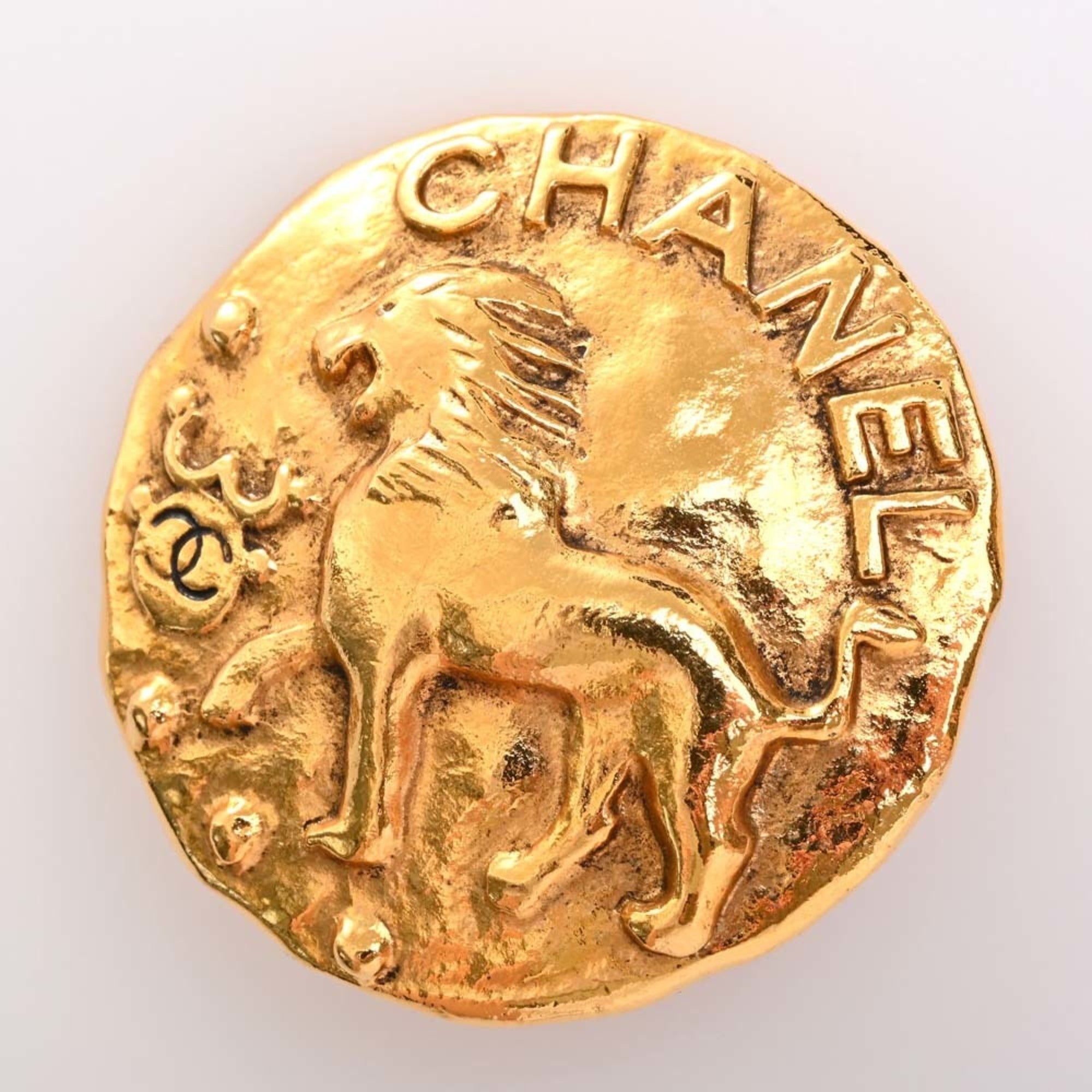CHANEL lion motif earrings gold ladies