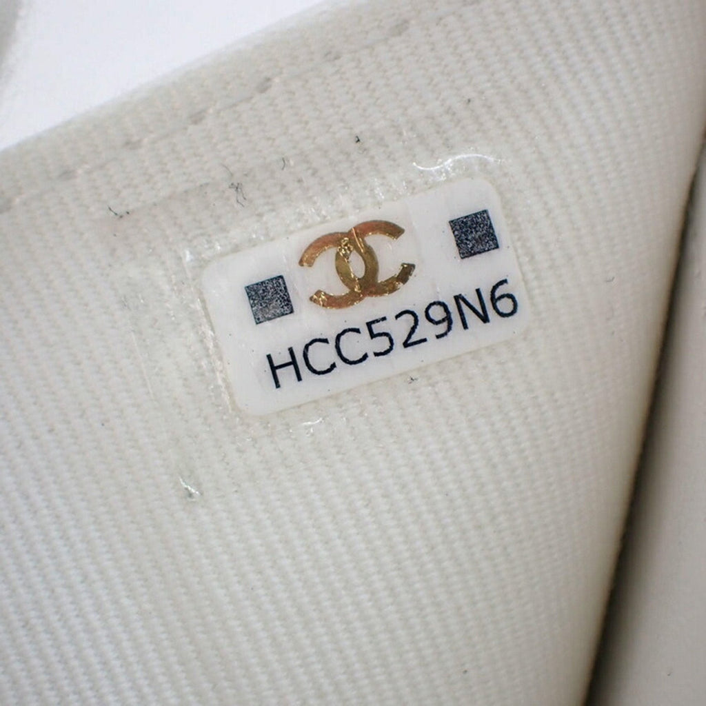 CHANEL caviar skin white trifold wallet