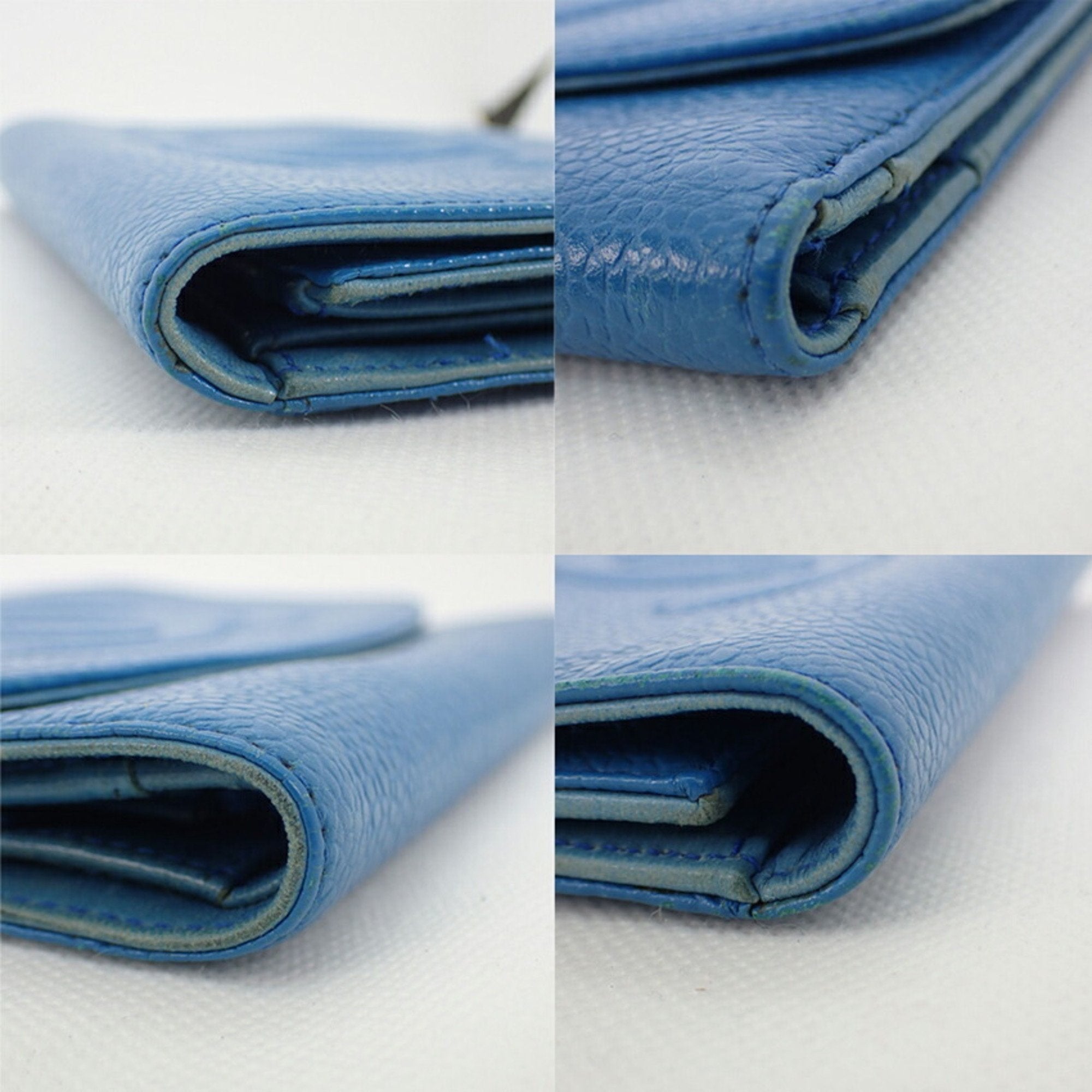 CHANEL here mark caviar skin tri-fold wallet blue with seal No. 5