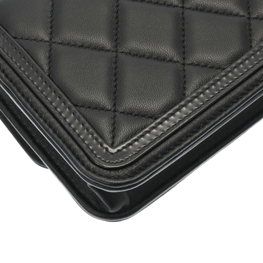 CHANEL Matelasse Phone Case Black AP3559 Ladies Lambskin Enamel Shoulder Bag