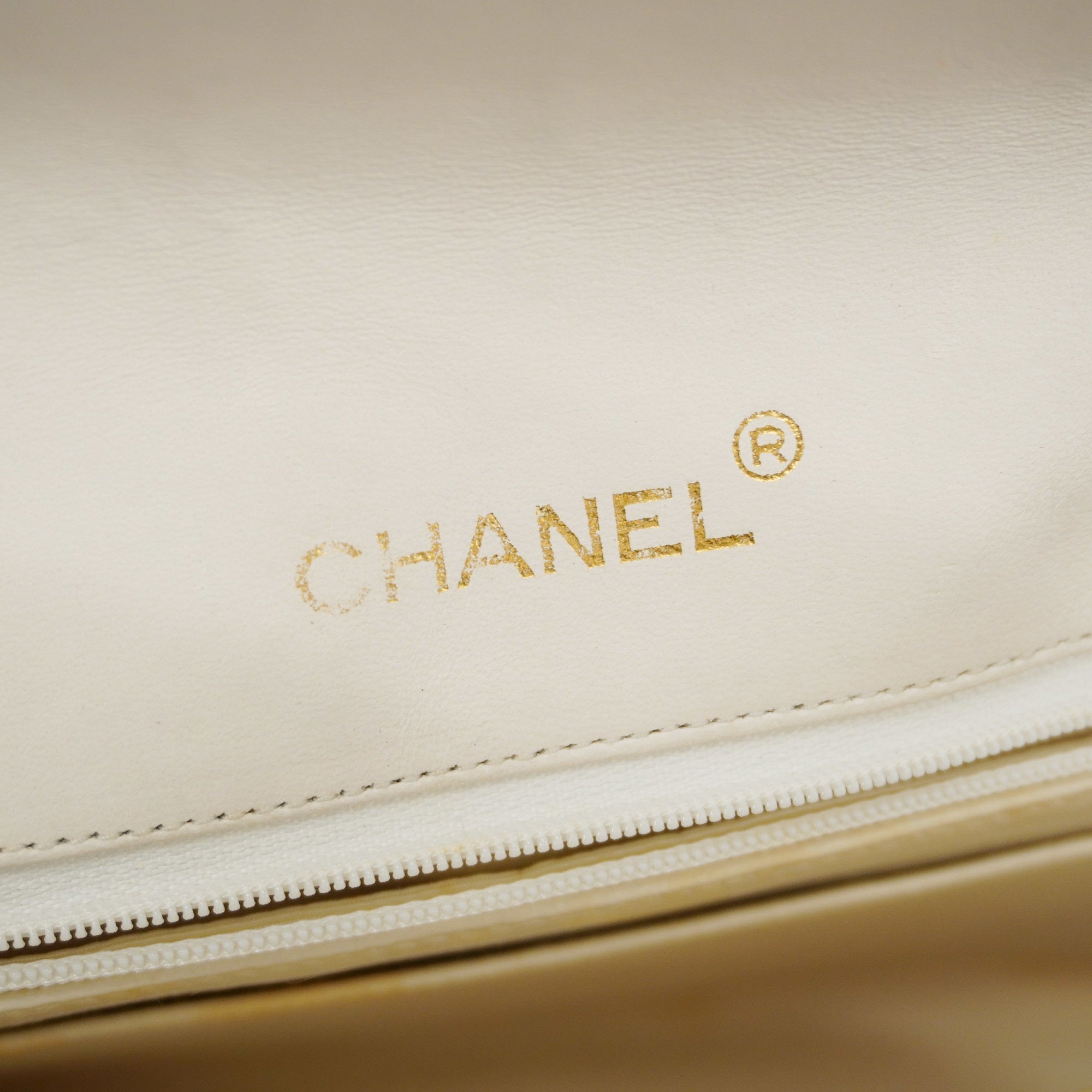 CHANEL  Matelasse Chain Shoulder Women's Leather Shoulder Bag White