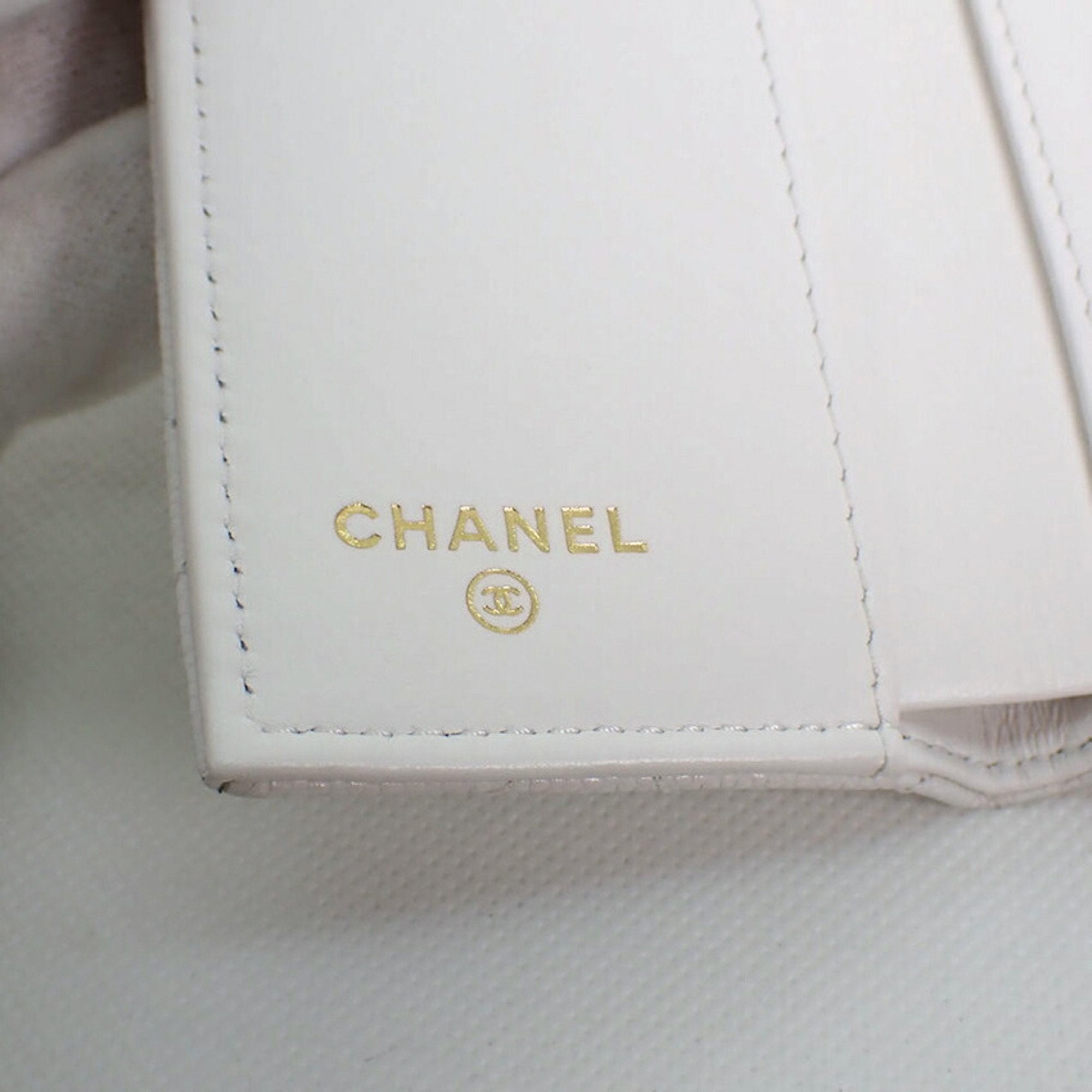 CHANEL caviar skin white trifold wallet