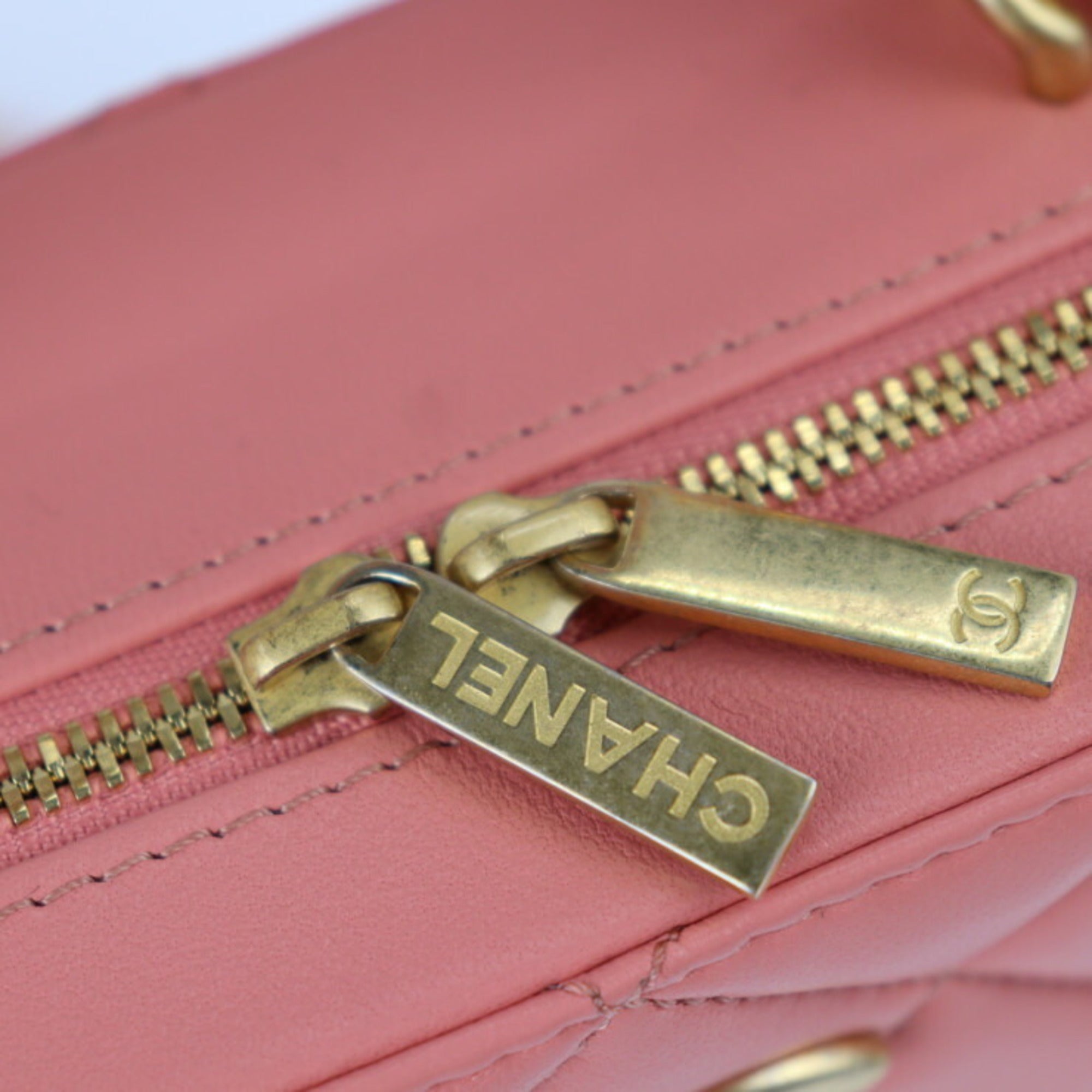 CHANEL Small Vanity Shoulder Bag AS3318 Leather Pink Series Gold Metal Fittings Top Handle Case Matrasse Coco Mark Chain 2WAY Handbag Round Fastener