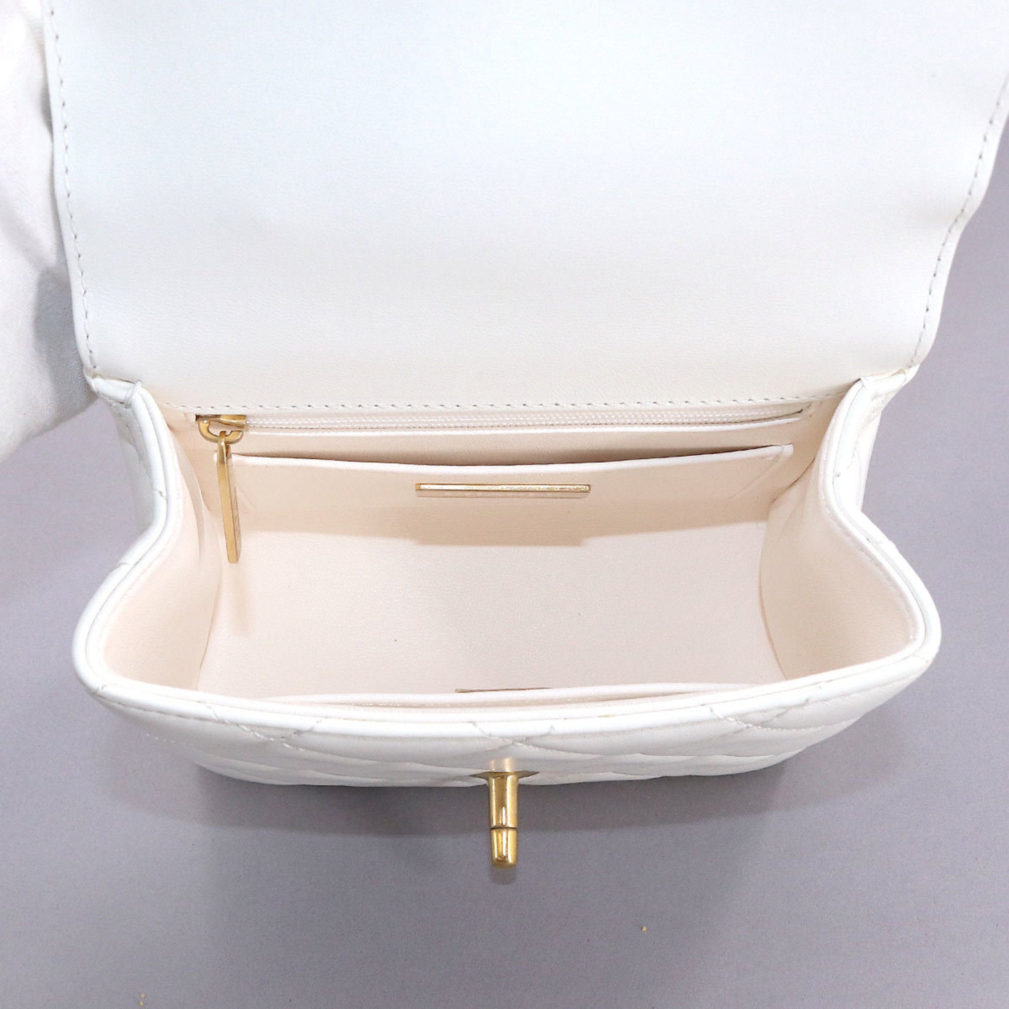 CHANEL Matelasse 2way Hand Chain Shoulder Bag Leather White AS4035 Gold Hardware