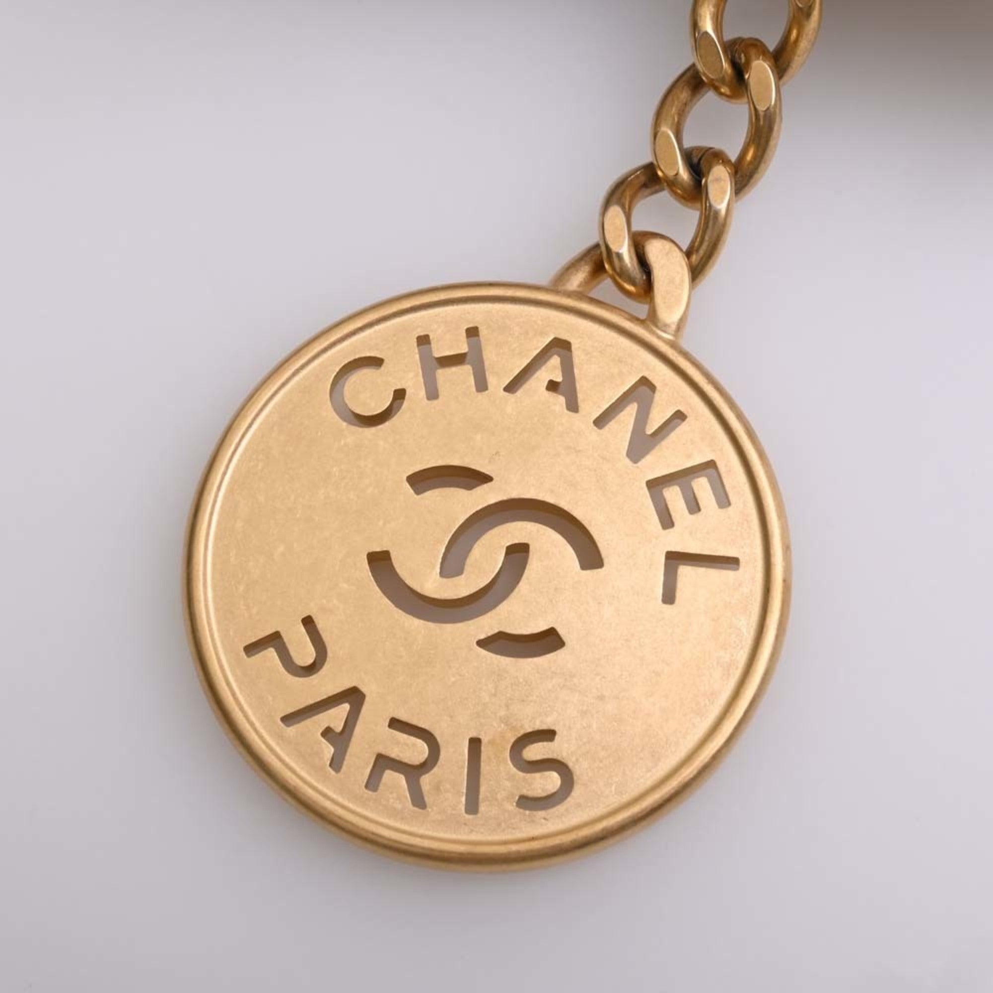 CHANEL Leather 22 Handbag Chain Shoulder Bag White Ladies