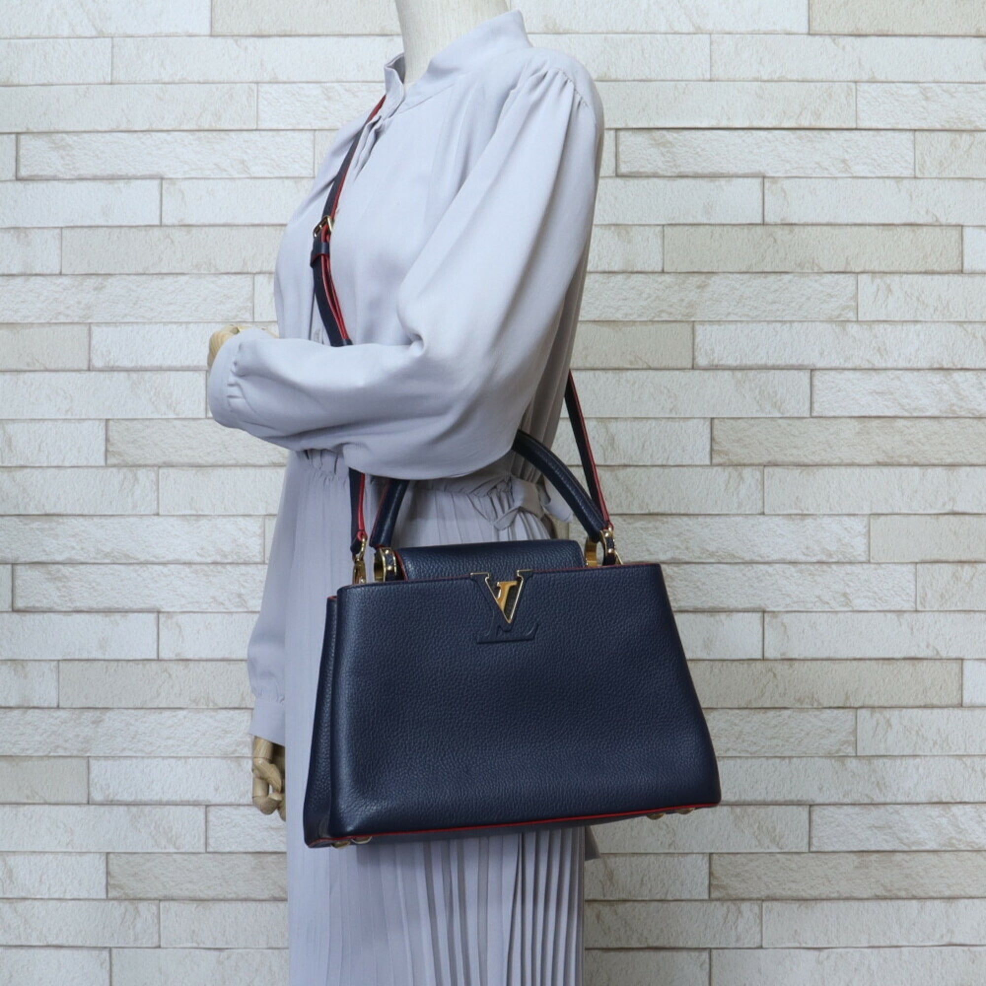 LOUIS VUITTON Capucines MM Shoulder Bag Leather M42253 Navy Ladies