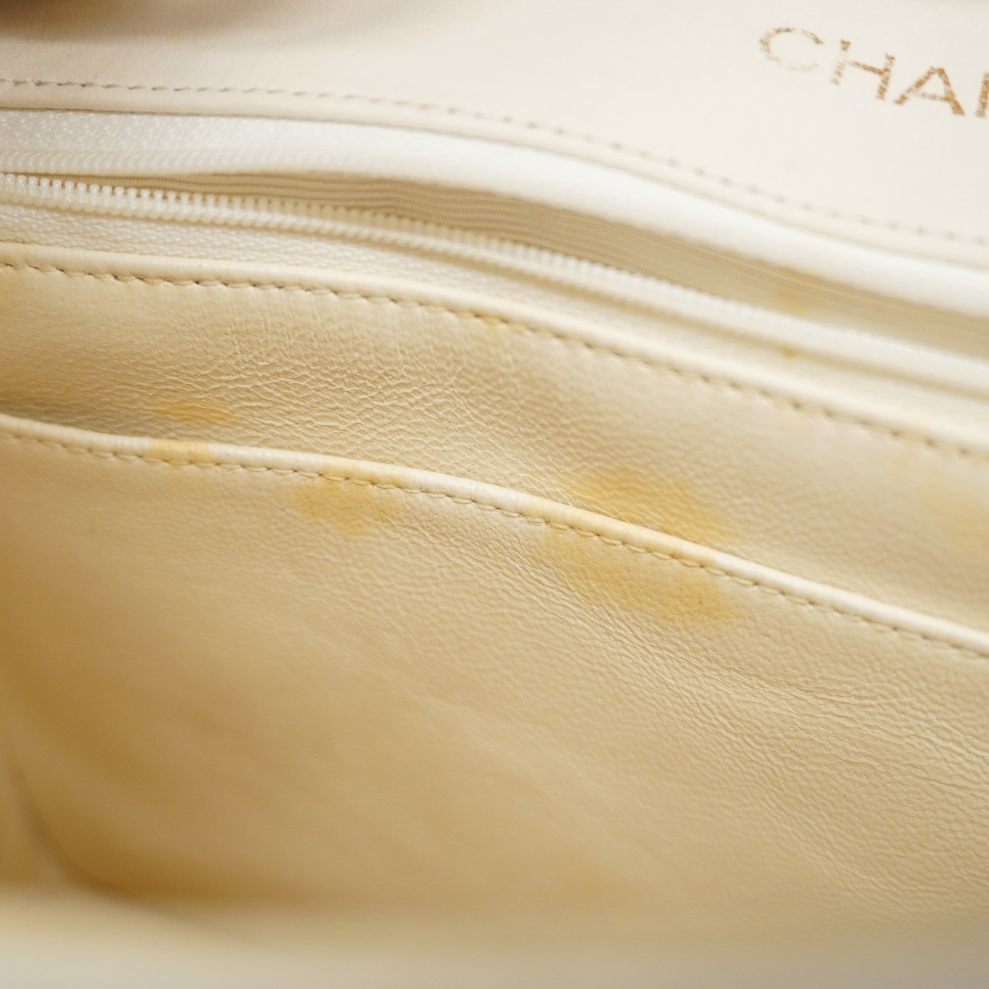 CHANELAuth  Matelasse Chain Shoulder Women's Leather Shoulder Bag White