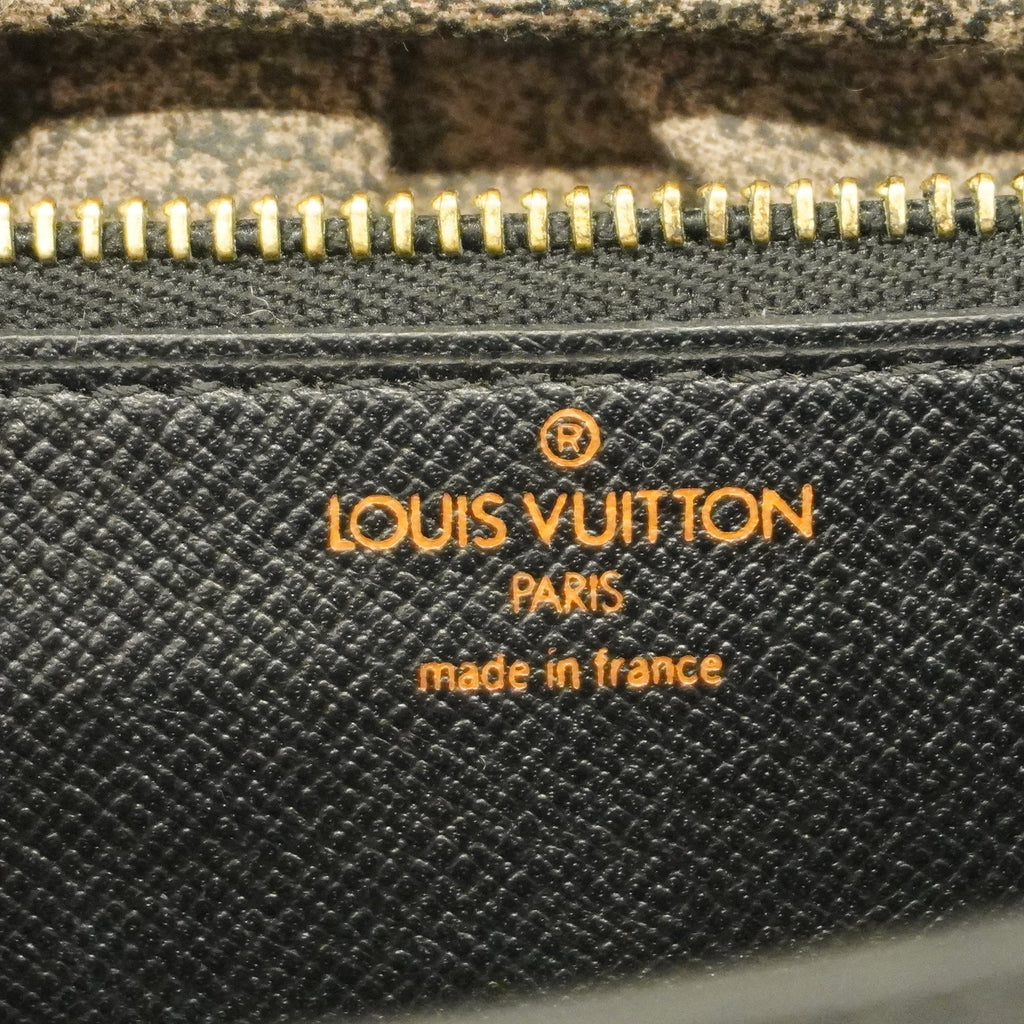 LOUIS VUITTONAuth  Epi Serie Dragonne M52612 Clutch Bag Noir