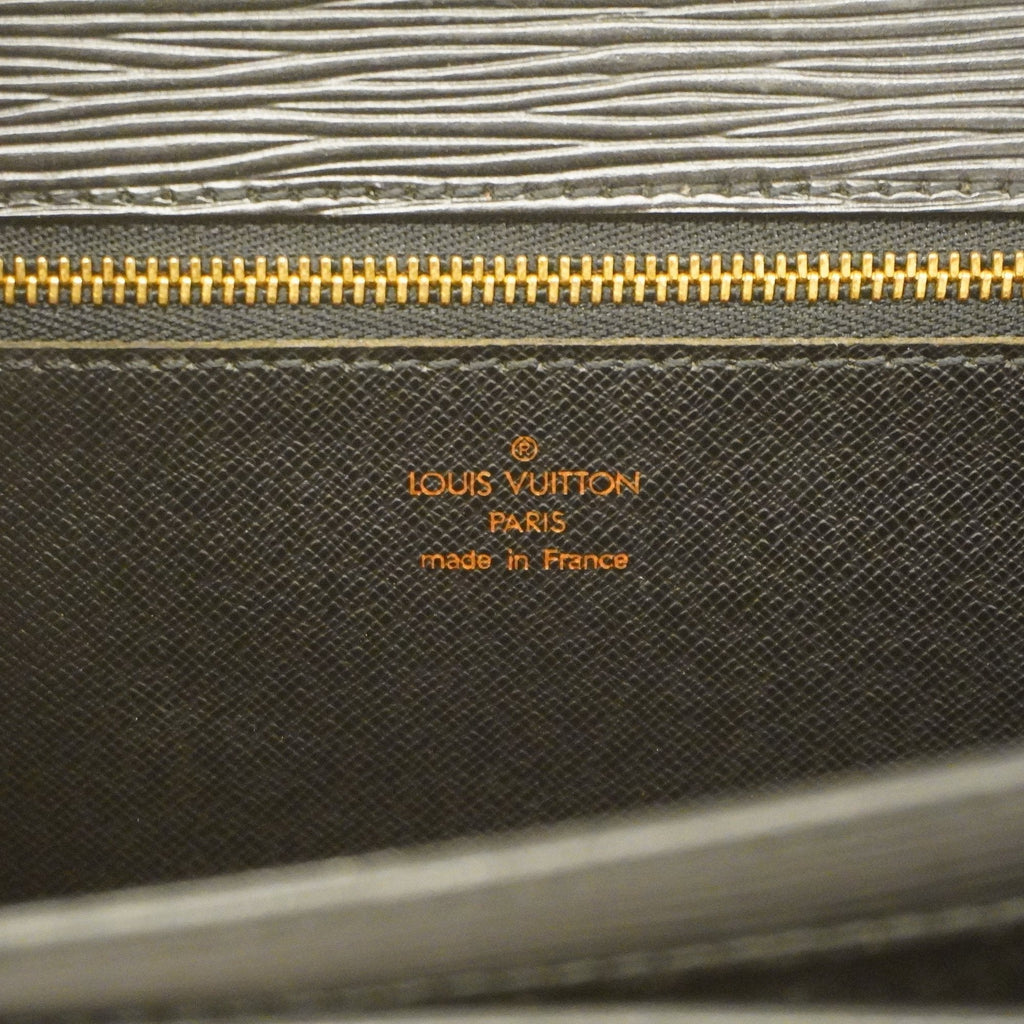 LOUIS VUITTONAuth  Epi Serie Dragonne M52612 Unisex Clutch Bag Noir