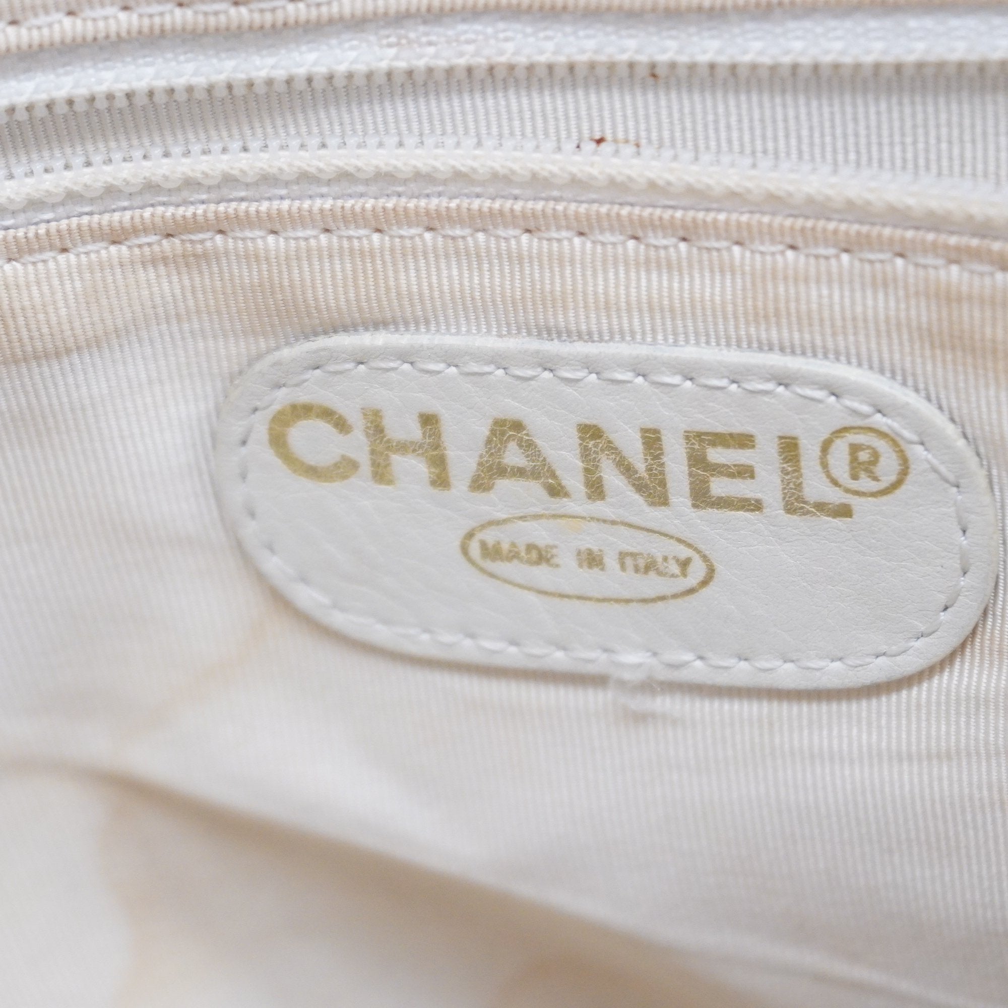 CHANEL TOTE BAG CAVIAR SKIN WHITE GOLD metal