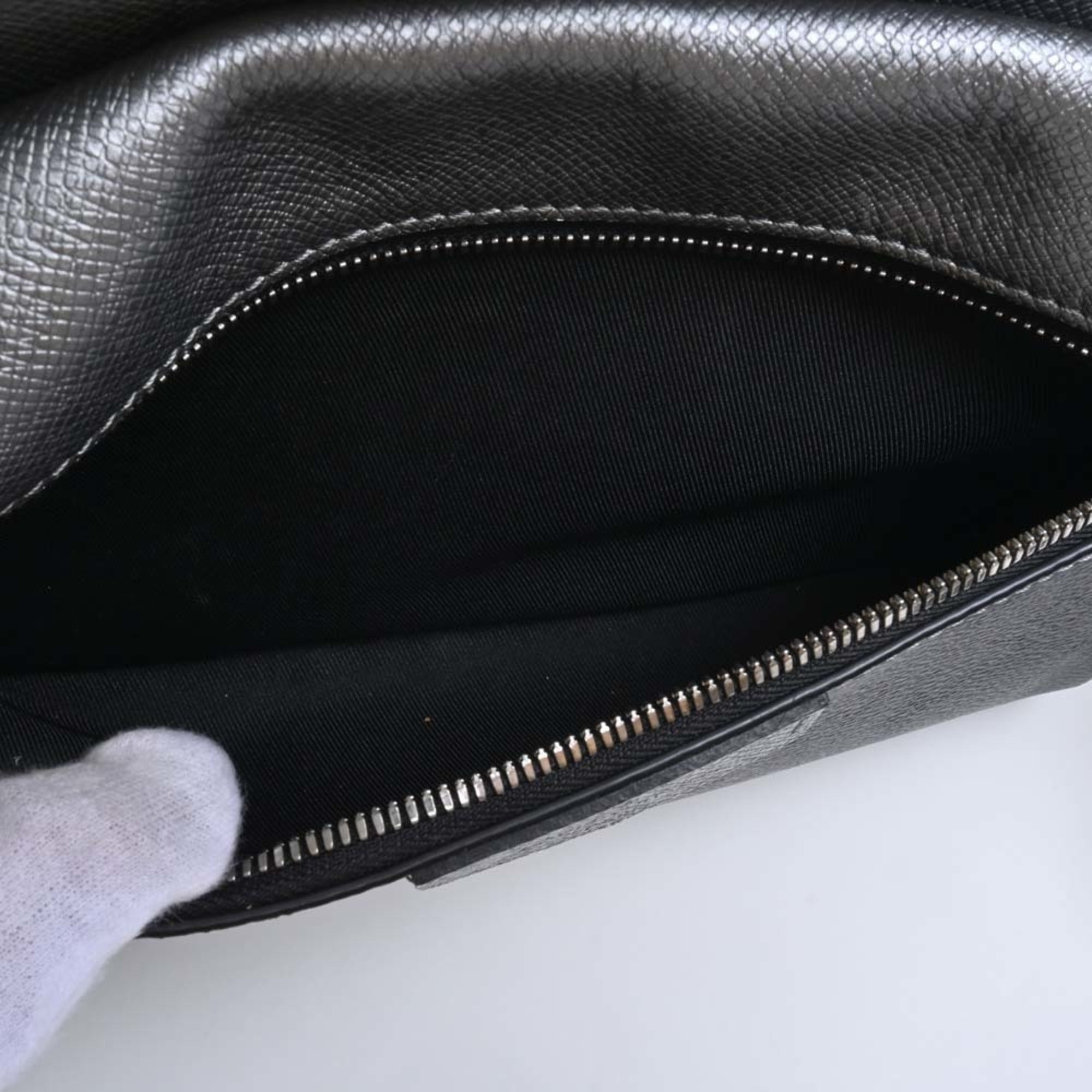 LOUIS VUITTON Taigarama Outdoor Messenger Shoulder Bag M30830 Silver Men's