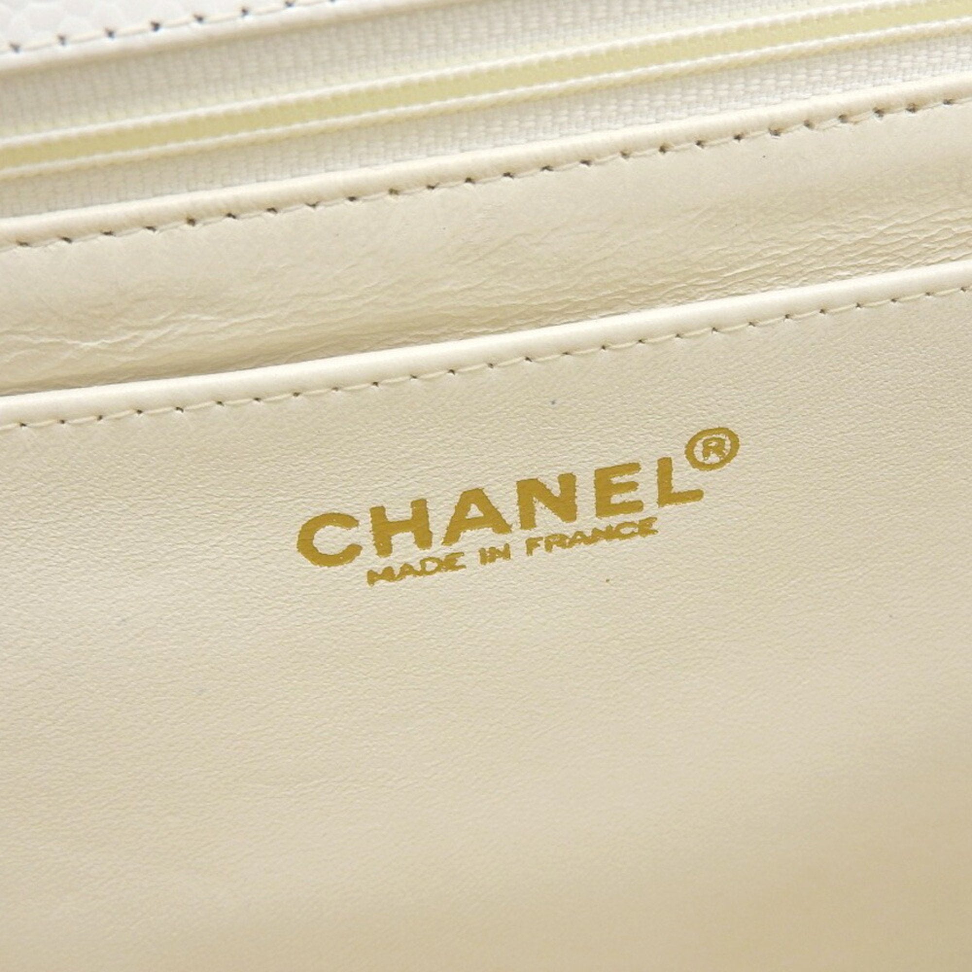 CHANEL matelasse 30 big coco mark shoulder bag white 7 series A11869