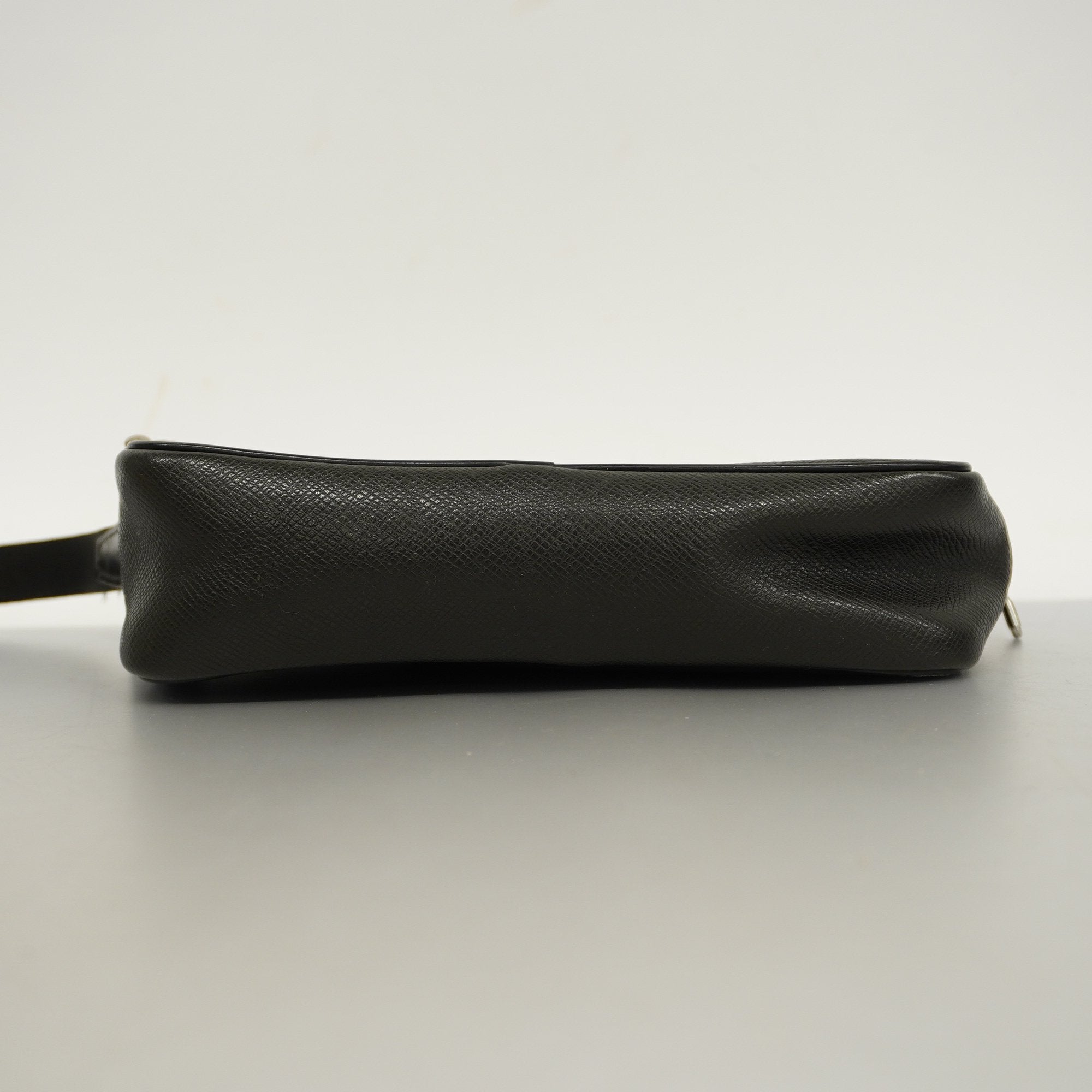 LOUIS VUITTONAuth  Taiga Karuga M30812 Men's Clutch Bag Ardoise