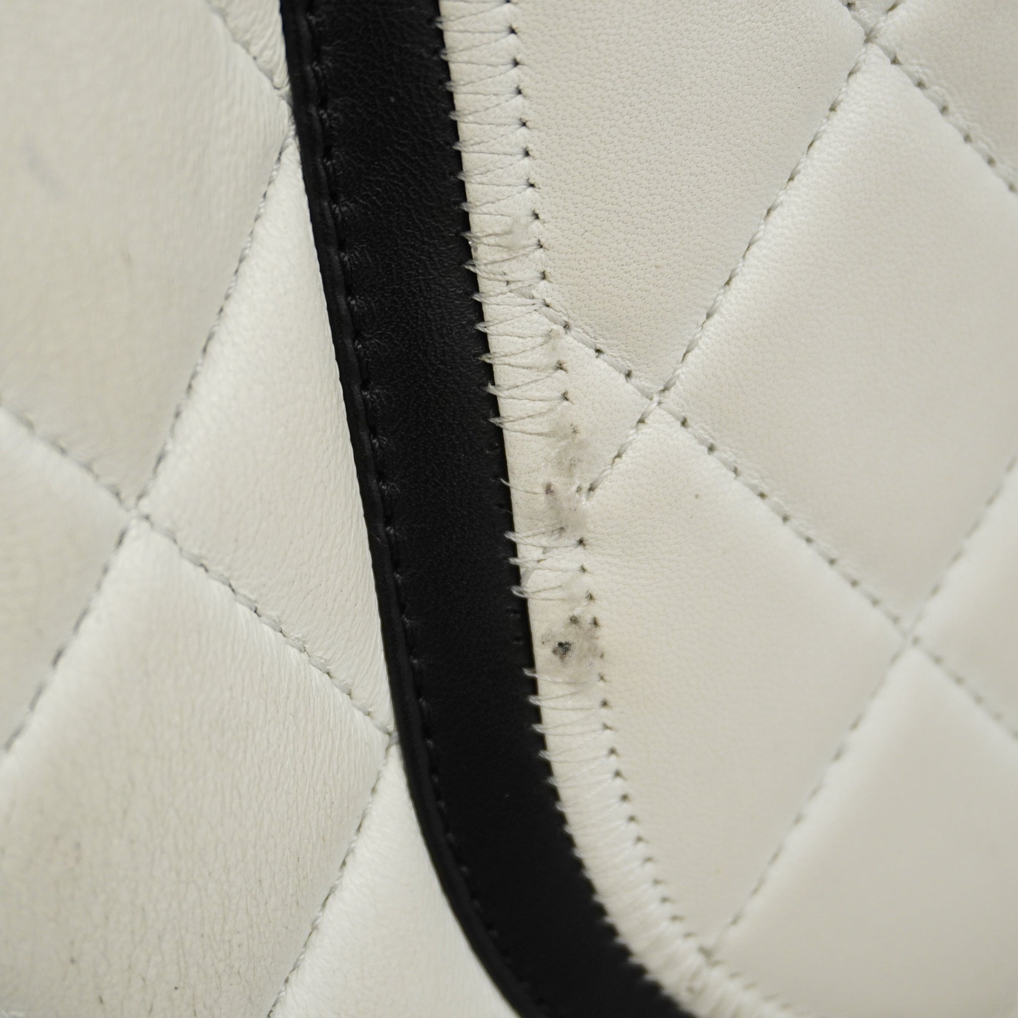 CHANELAuth  Matelasse Chain Shoulder Women's Leather Shoulder Bag