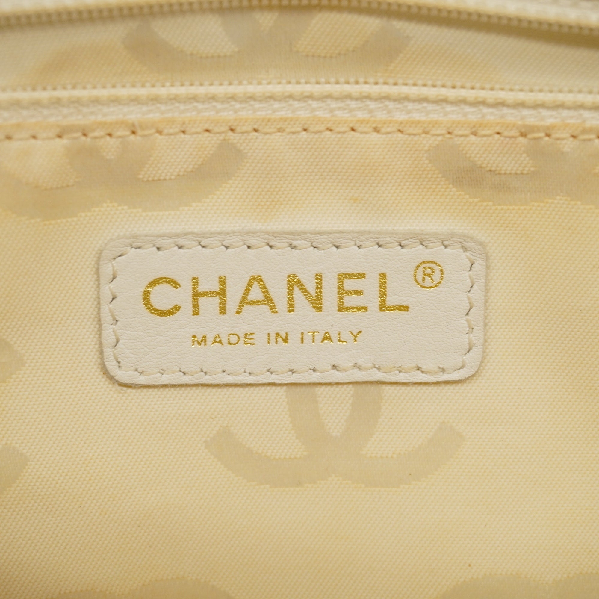 CHANELAuth  Triple Coco Women's Patent Leather Handbag Ivory