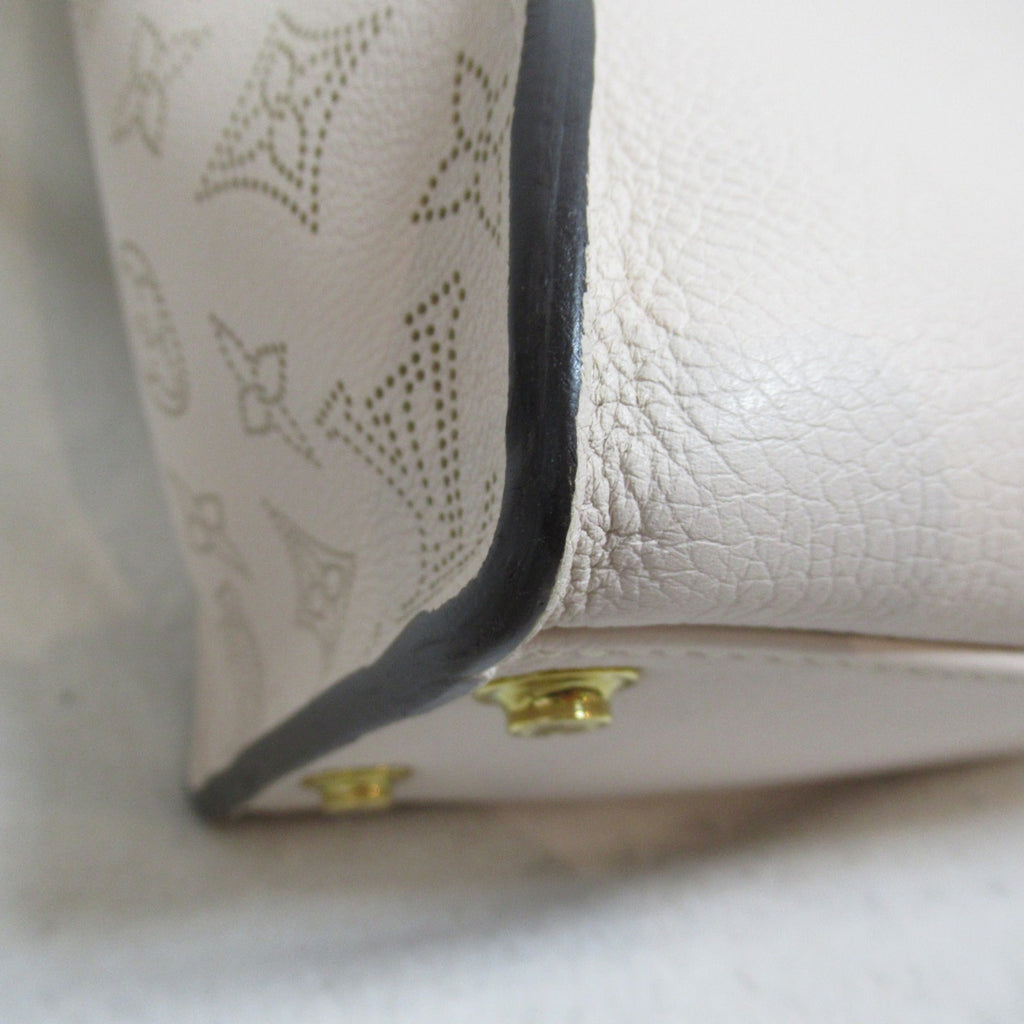 LOUIS VUITTON On My Side MM2wayShoulder Bag Ivory Mahina Calfskin [cowhide] M55802