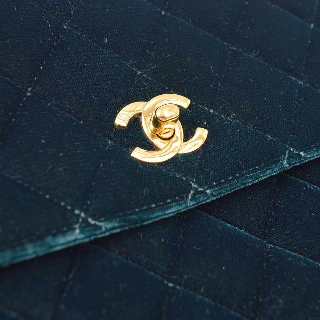 CHANEL 1997-1999 Green Velvet Flap Shoulder Bag 61608