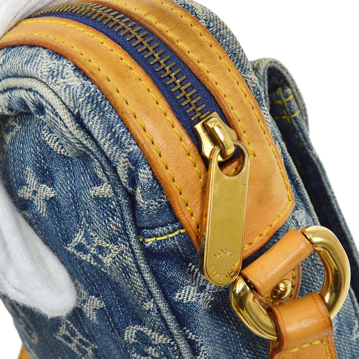 LOUIS VUITTON CAMERA BAG