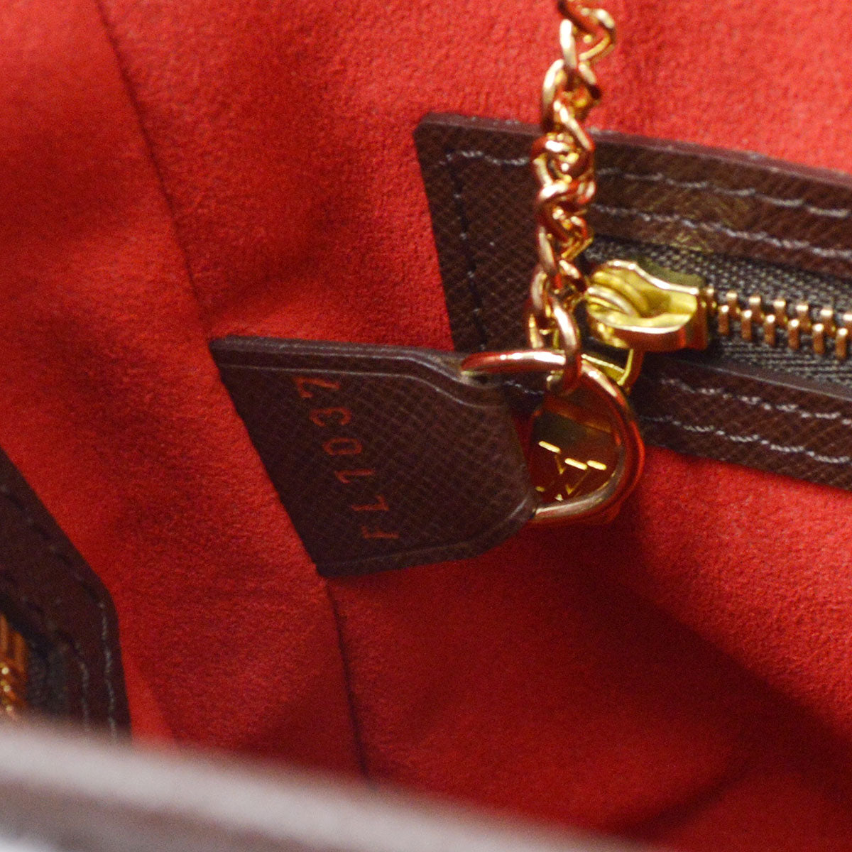LOUIS VUITTON MARAIS