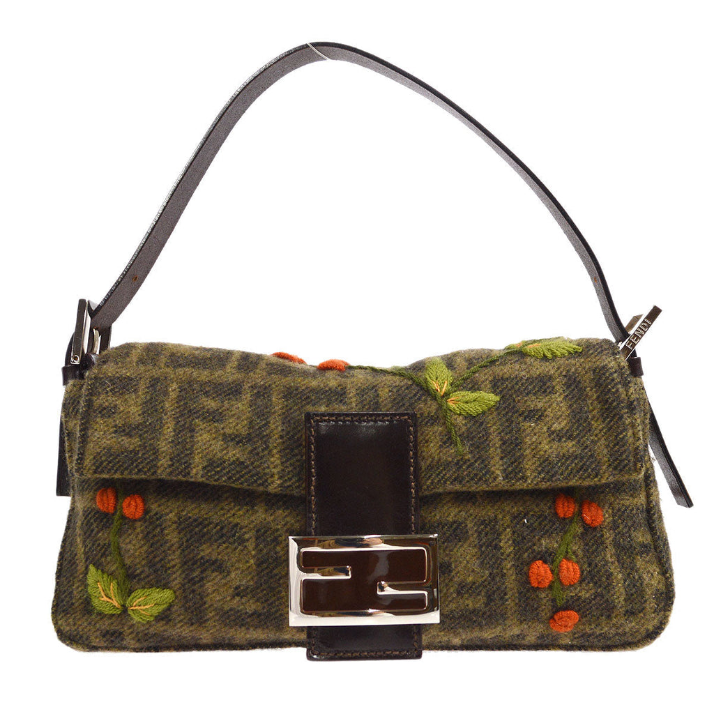 FENDI 2000s Baguette Bag Medium