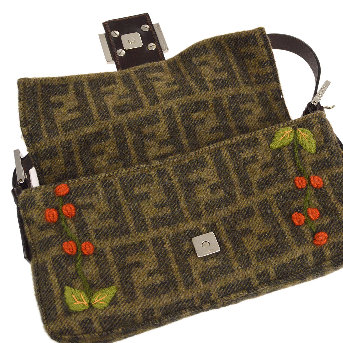 FENDI 2000s Baguette Bag Medium
