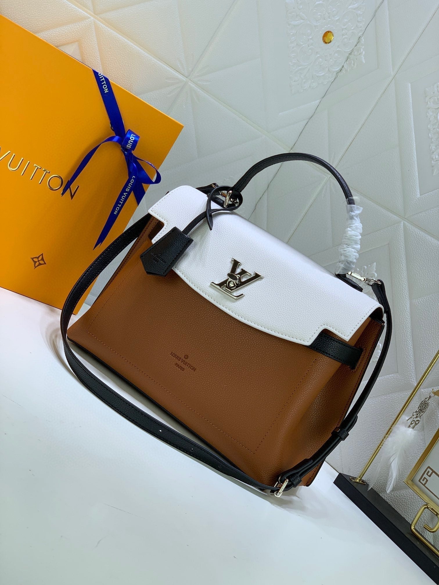 Luxury Bags Louis Vuitton  745