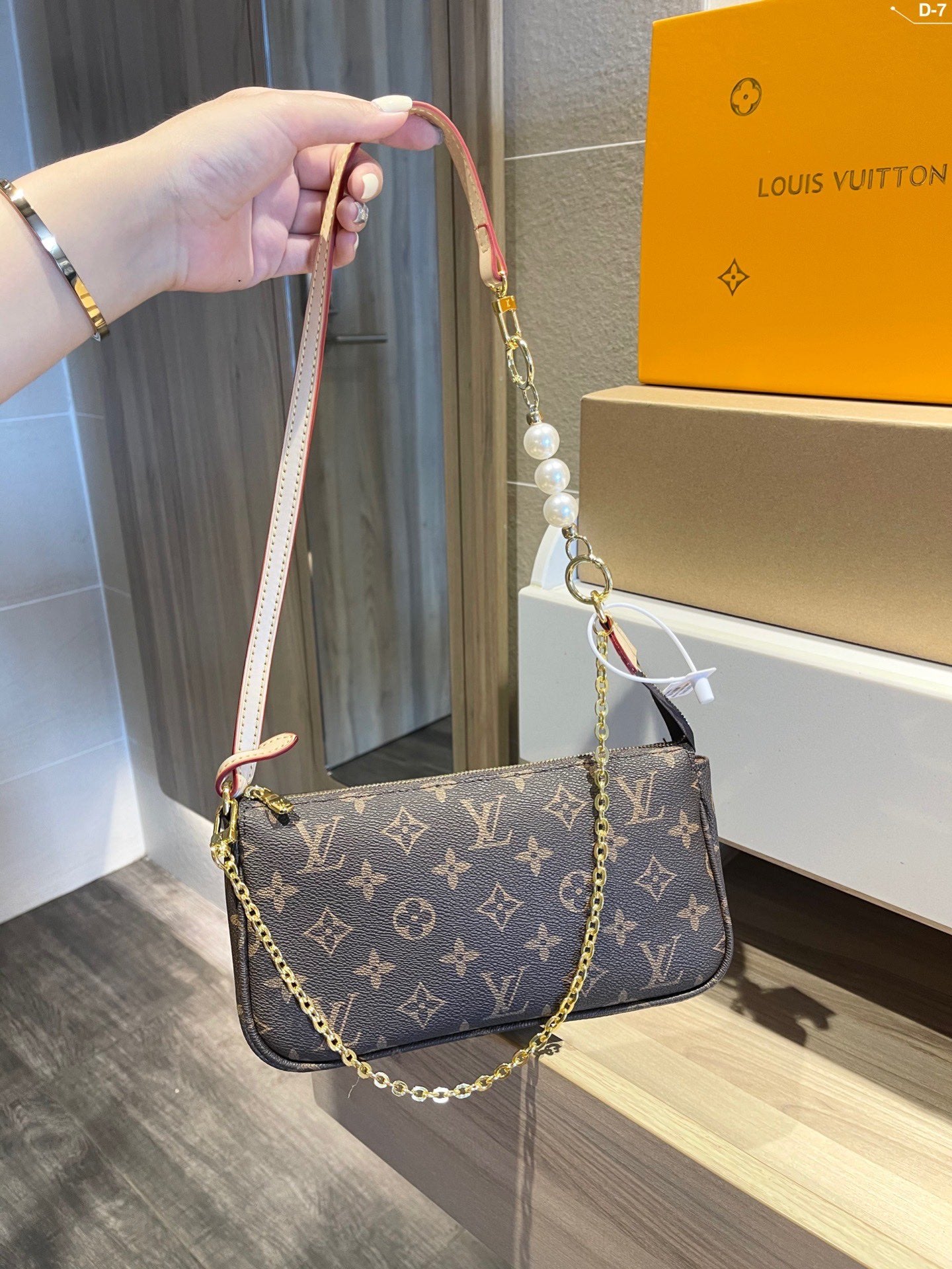 Designer Handbags Louis Vuitton 474
