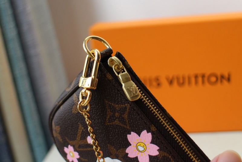 Louis Vuitton Luxury Bags 1823