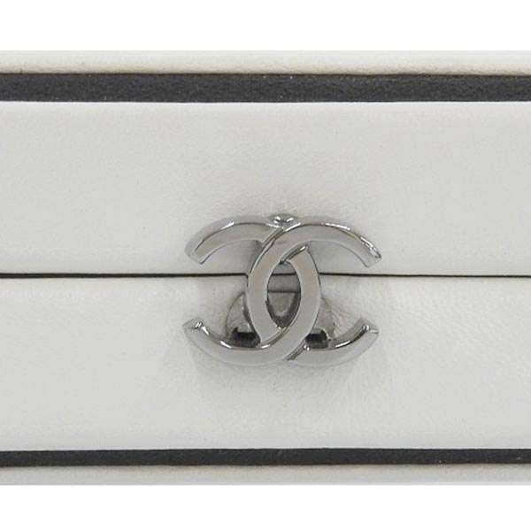 CHANEL Around 2008 Made Cc Mark Plate Metal Clasp Mini Chain Bag White/Black