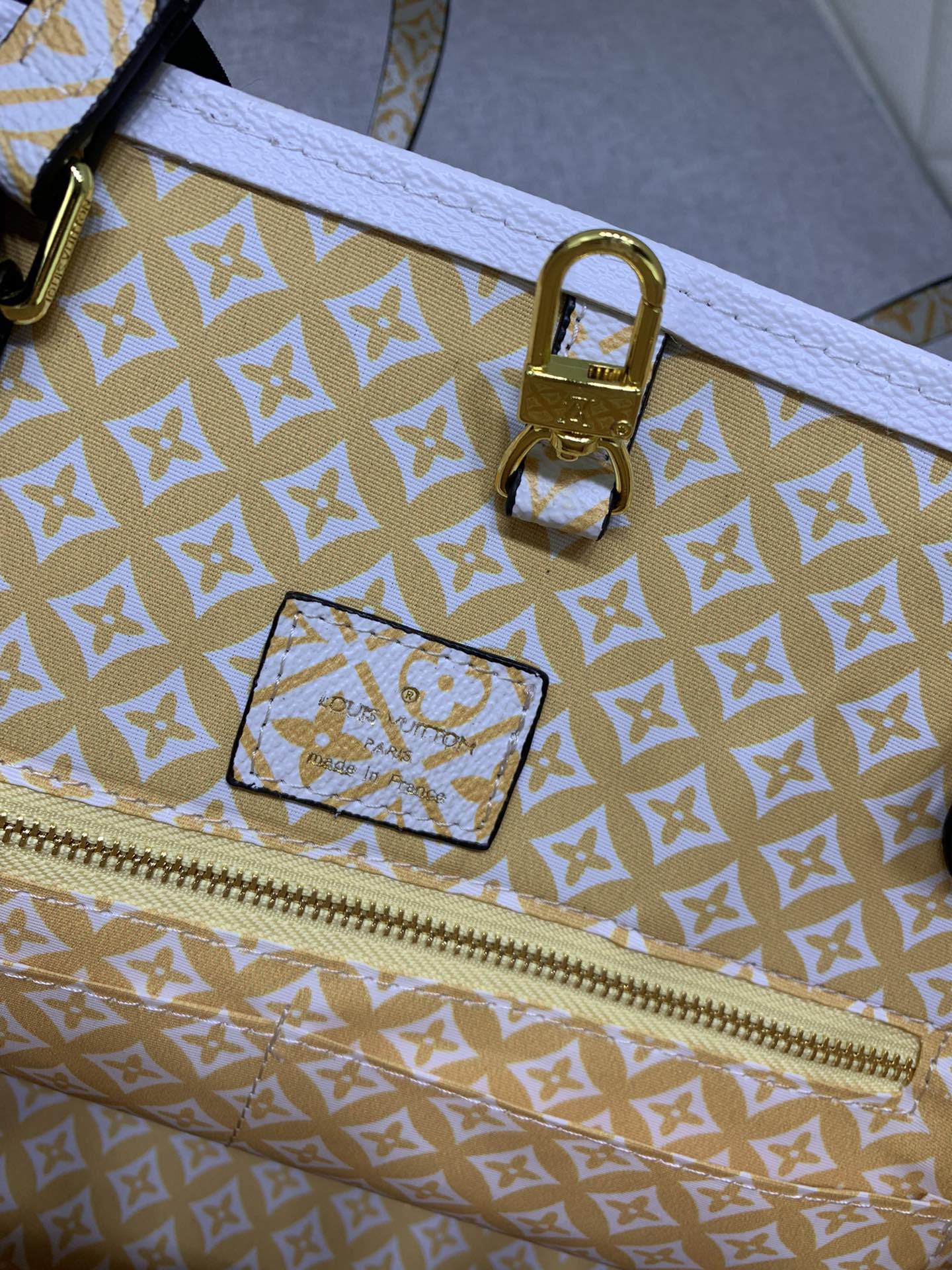 Luxury Bags Louis Vuitton  815