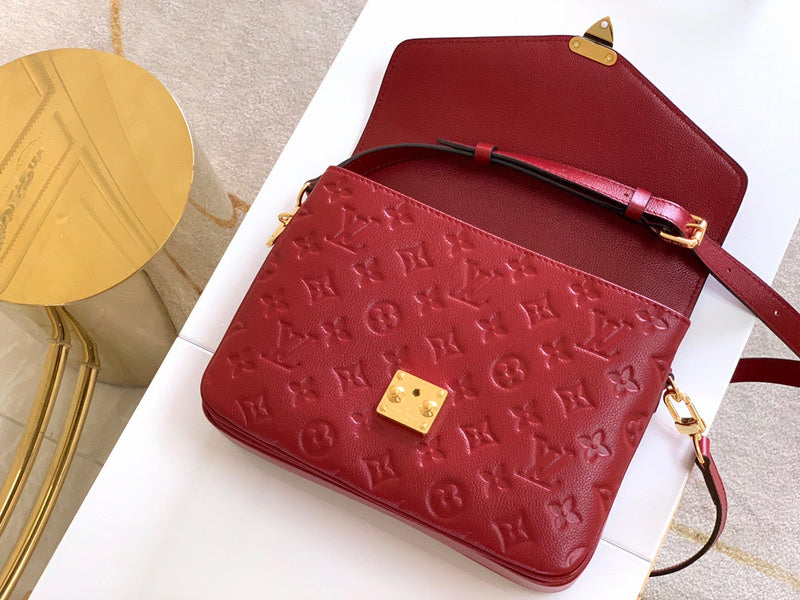 Louis Vuitton Luxury Bags 1811