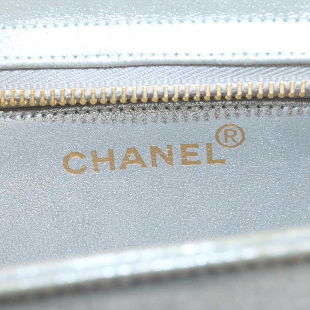 CHANEL Clutch Bag Leather Silver CC Auth 26857