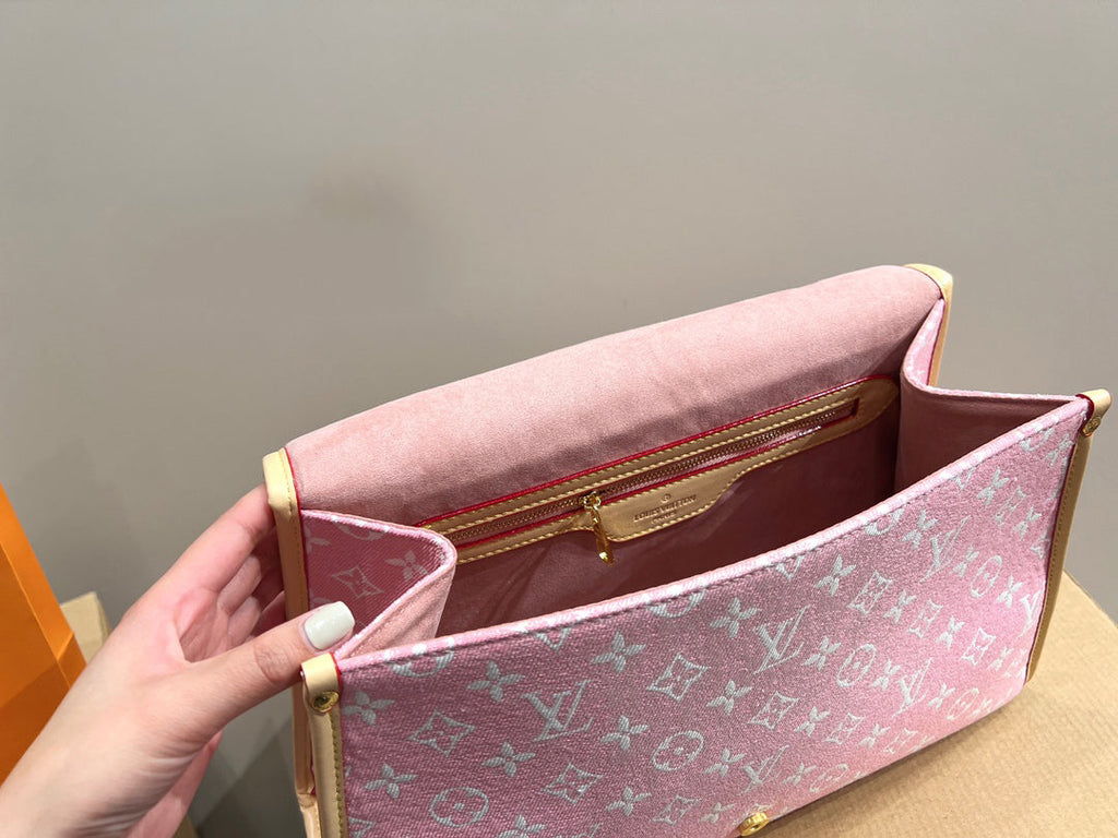 Luxury Bags Louis Vuitton  728