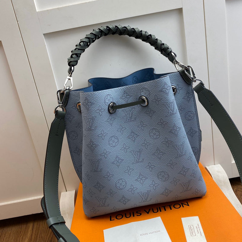 Louis Vuitton Luxury Bags 1822