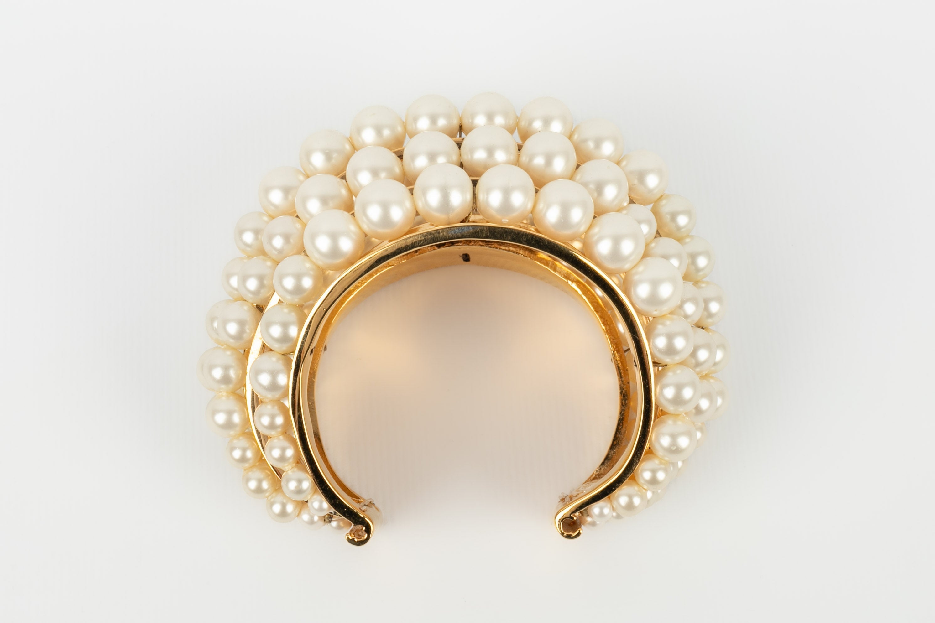 Bracelet manchette de perles nacrées Chanel