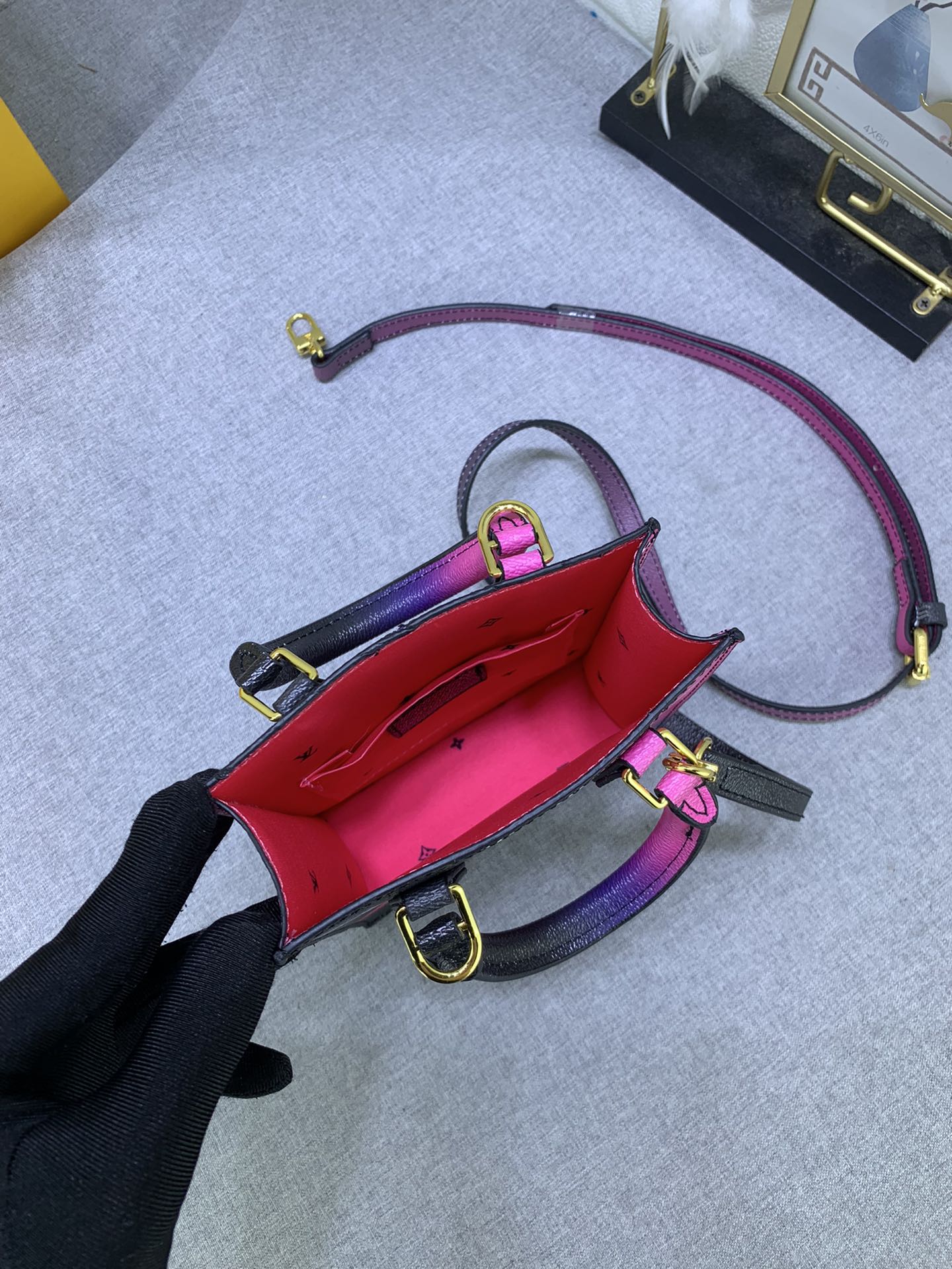 Luxury Bags Louis Vuitton  822