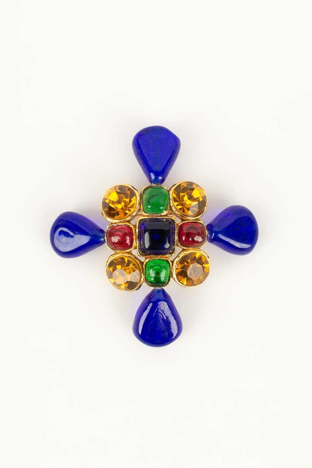 Broche en pâte de verre Chanel
