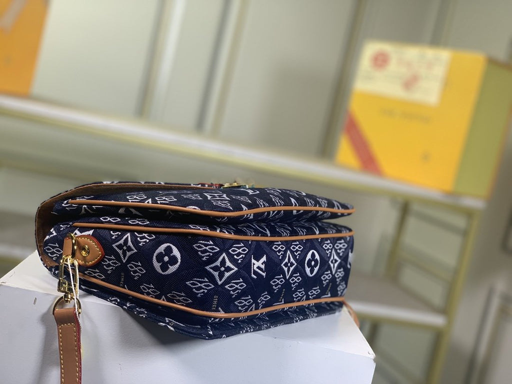 Designer Handbags louis vuitton 111